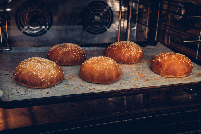 Burger Buns im Backöfen